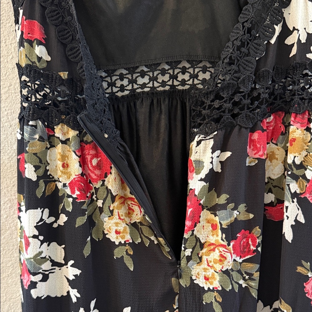 NWT Gorgeous Floral Black Maxi Dress Open Back Women Medium Lace Detail - Picture 11 of 17